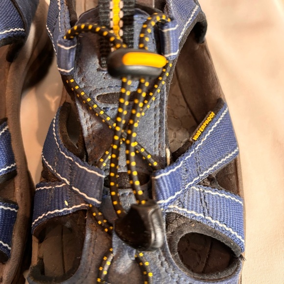 KEEN Sz 7 Newport Sandals Waterproof Bungee Closure Hiking Outdoors Slip On - Picture 3 of 10